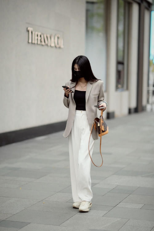 梨形身材的春天来啦，这样穿扬长避短，时髦又显瘦