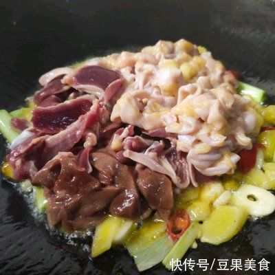 下饭|#巨下饭的家常菜#爆炒鸡杂香辣入味开胃下饭