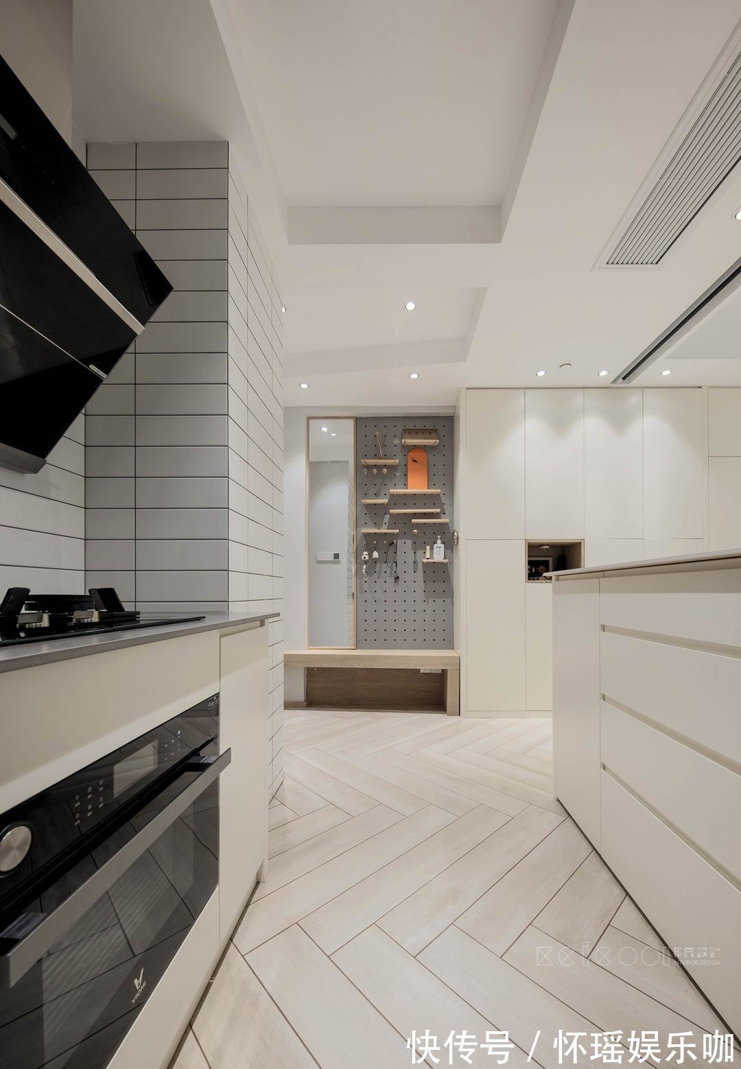 卧室床|舍弃客厅,不买餐桌,卧室床悬空,他家86㎡堪称小户型装修的榜样