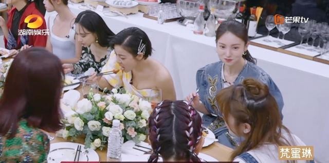 金莎|金莎为了谈恋爱,把秤都扔了