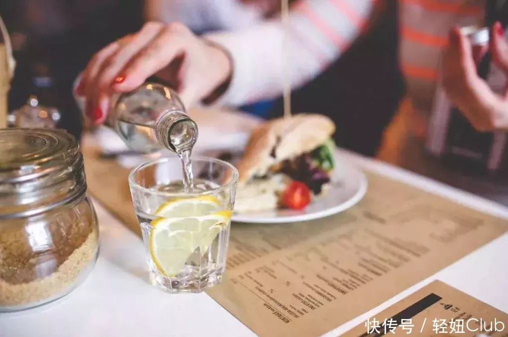 白开水|160斤胖女孩,半年暴瘦62斤,分享了10个暴瘦的秘诀!