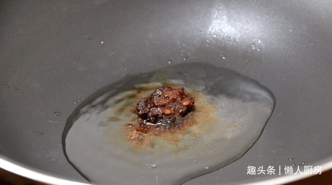 土豆别再炖肉了,教你一个新吃法,好吃到停不下来,比吃肉香!