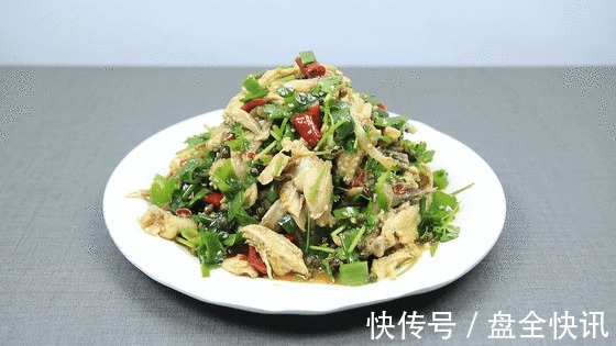 鸡肉|这道菜，曾被美食节目收录，皮酥肉嫩、鲜香麻辣，很适合中秋家宴