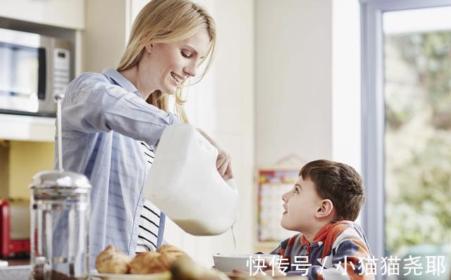 营养成分|天天喝牛奶与从不喝牛奶的孩子,1年后区别明显,家长们该重视了