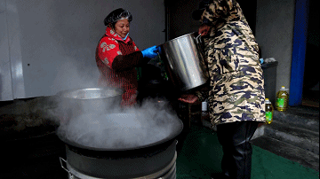 天妹|余杭退休夫妻做这门生意，每天一站就是12个小时！有人从国外下单，忘不了这味道