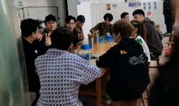 照骗|原来鹿晗也是“照骗”,看到路人没有拍美颜照片