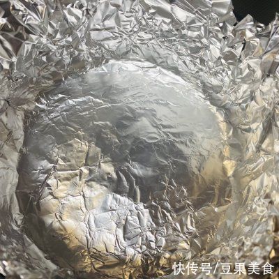 那一碗令人神往的蒜蓉锡纸烤花甲