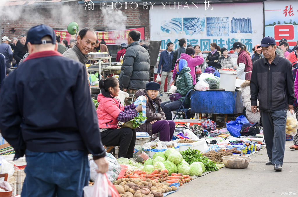 中朝边境的长白菜市场,人参像萝卜一样摆地上卖,有的商品真便宜