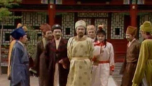 五间房!林黛玉的潇湘馆和薛宝钗的蘅芜苑都是五间房,暗示宝黛成仙,宝钗是山鬼