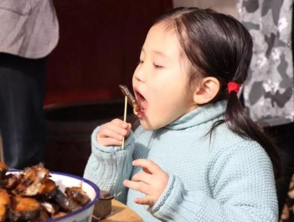 牛奶|吃一口等于4口肥肉,很多家长纵容,医生:我家孩子从不吃