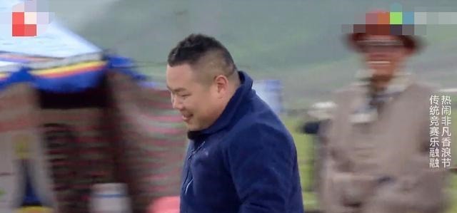  岳云鹏|帮岳云鹏帮虞书欣翻跟头，看看她的手的动作，难怪她害羞