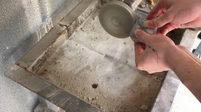 入手|美女坚持入手的满裂翡翠原石,3刀切下去,货主瞬间不敢说话了