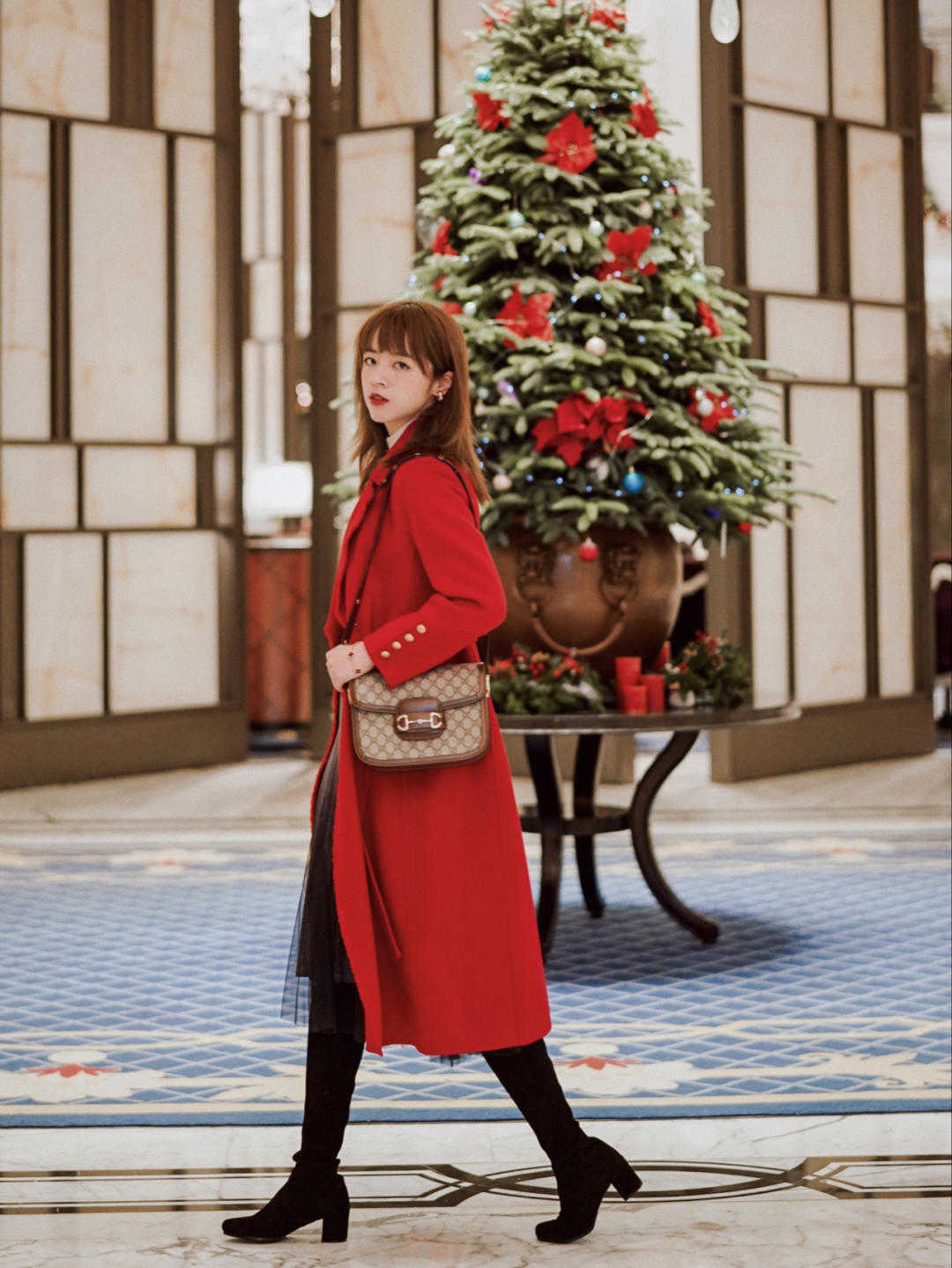 大地色|一般有品位的女人,都会选择三种颜色大衣,显年轻又有高级感