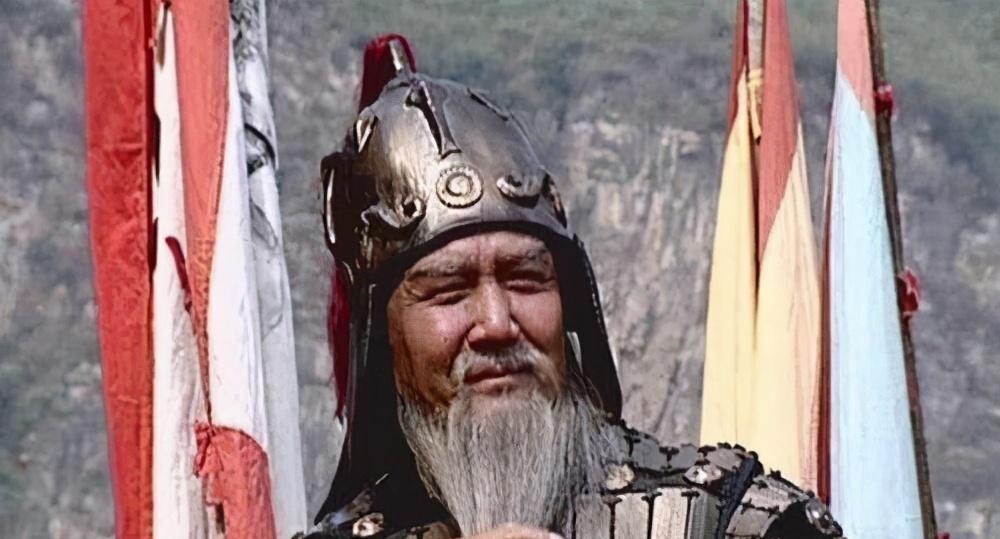 演义中|别被《三国演义》误导,历史上的黄忠并不是六七十岁的老将