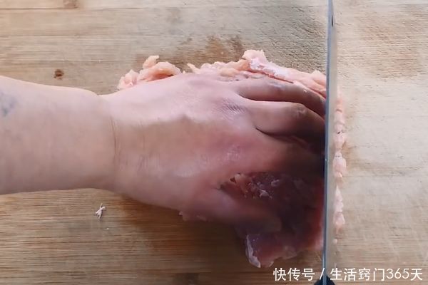 机器|剁肉馅原来这么简单，1分钟全剁好，省时又省力，比机器还快！