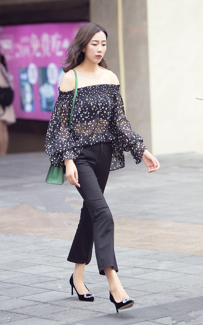 街拍|重庆街拍,一字肩的简约搭配,也能让你美美哒!