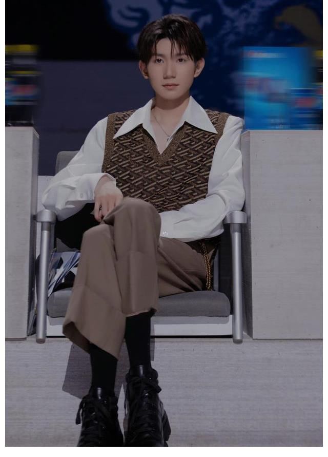 王源《明日創(chuàng)作計劃》見證最強廠牌誕生 新歌雙人舞臺獲贊