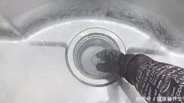 我家下水口从未堵过,只因我每月用热水冲一次,拆开跟新的一样!