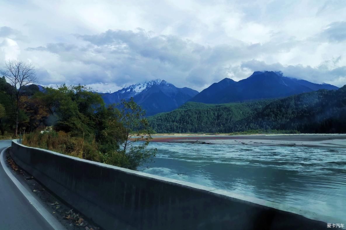 独自自驾游 欣赏最美的岗云杉林 体验环藏之旅的慢生活