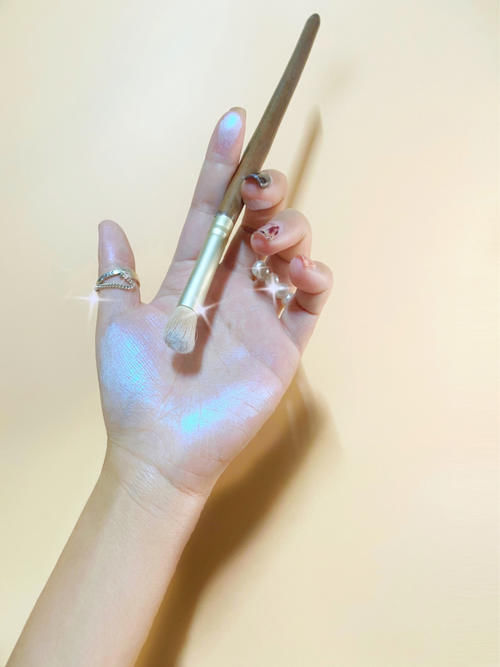 18岁贫民窟女孩爱用化妆品，学生党的福音！