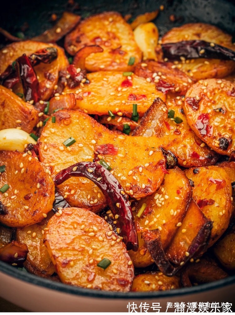 干锅土豆——我心中好吃的土豆做法！简单下饭！