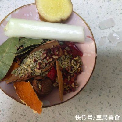 冰糖|卤猪蹄,一道能吃下三碗饭的神奇美食