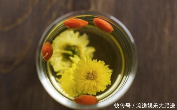 46岁男子尿酸高达860,入院就下了病危,提醒2种水是祸根