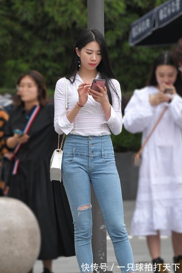 减龄 自信漂亮的打底裤装扮尽显甜美风格，美出自己的风格，青春减龄