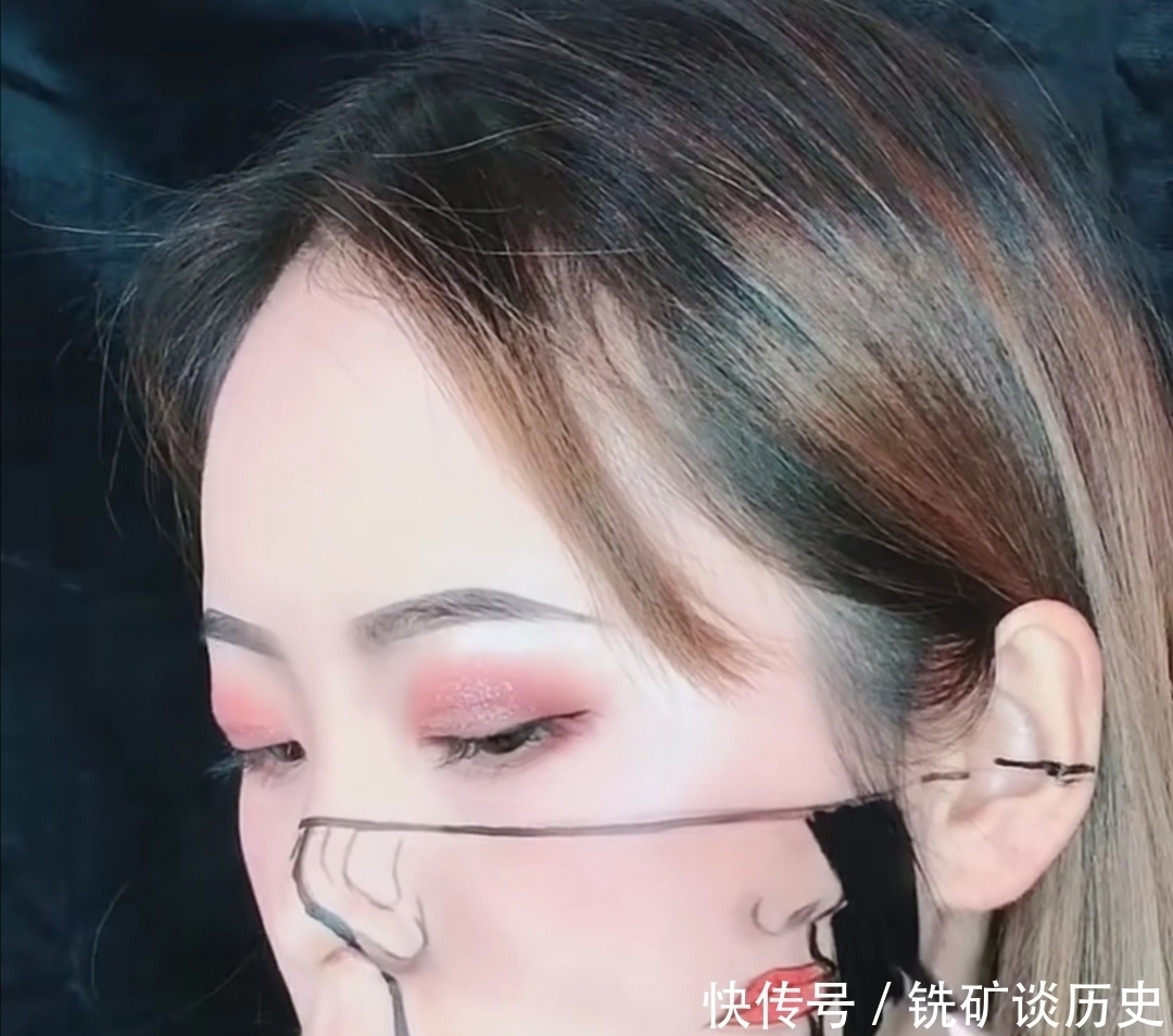 初中生|初中生脸上画“特效妆”,上半脸和下半脸吵架,谁也不服谁!