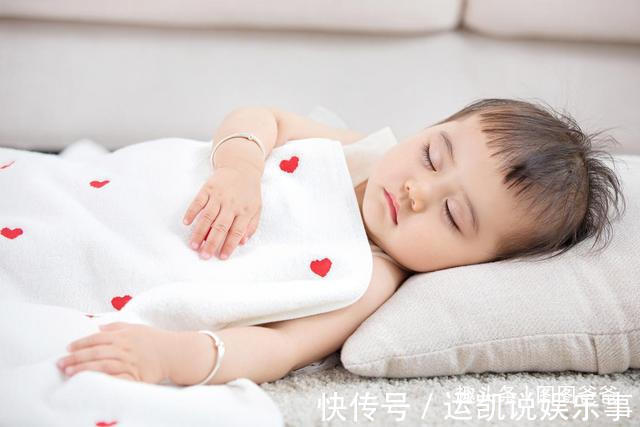 缺钙|宝宝如果“缺钙”，睡觉时会发出这几个信号，不在意会影响长高！
