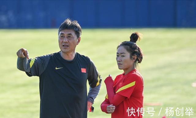 女足亚洲杯|中国女足新帅55岁生日,队长吴海燕罕见发声,1老将表态令人意外