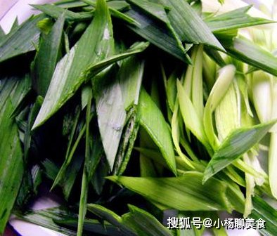 阿堂哥|胡萝卜炒肉，不一样的尝试，别样的味道，比青椒炒肉还好吃！