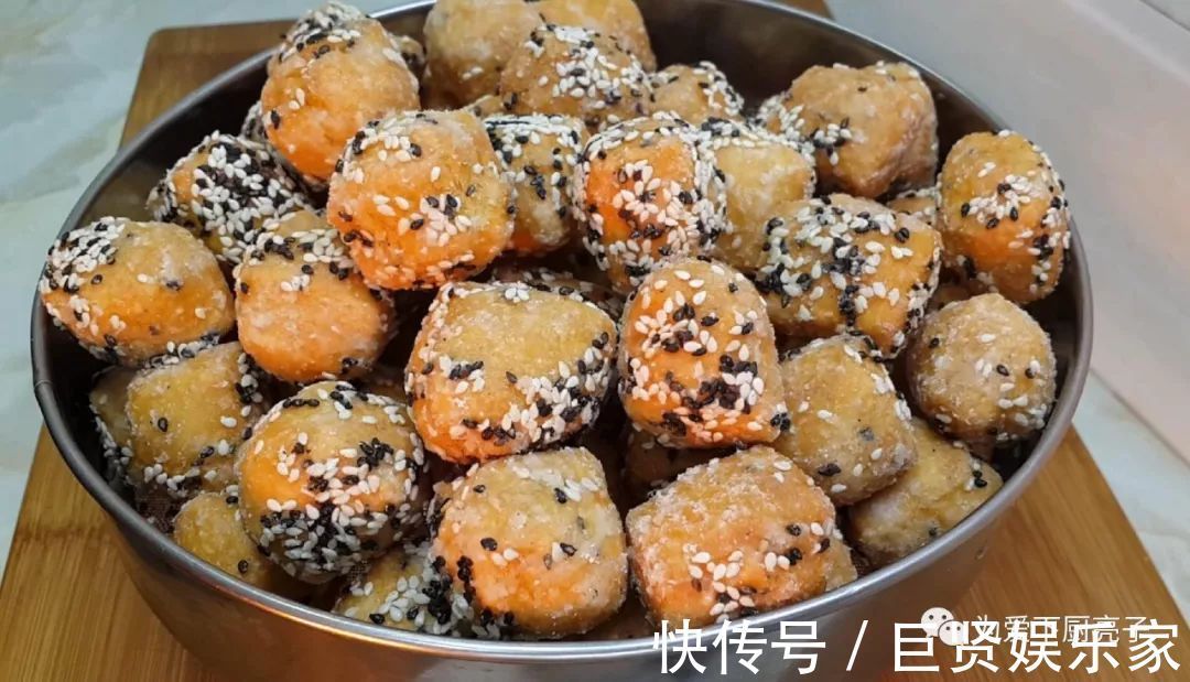 1斤面粉,4个鸡蛋,锅里炒一炒,教你做创意小零食,比麻花都好吃