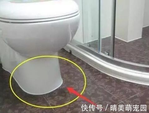 玻璃胶用久会“变黑”？教你1个“小方法”，让玻璃胶洁净如新！