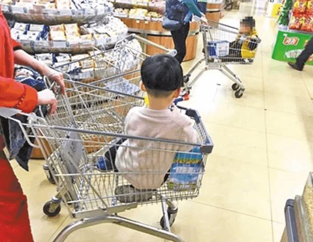 偷吃|5岁宝宝偷吃一颗车厘子,店员:90一斤赔钱,宝妈做法引路人赞同