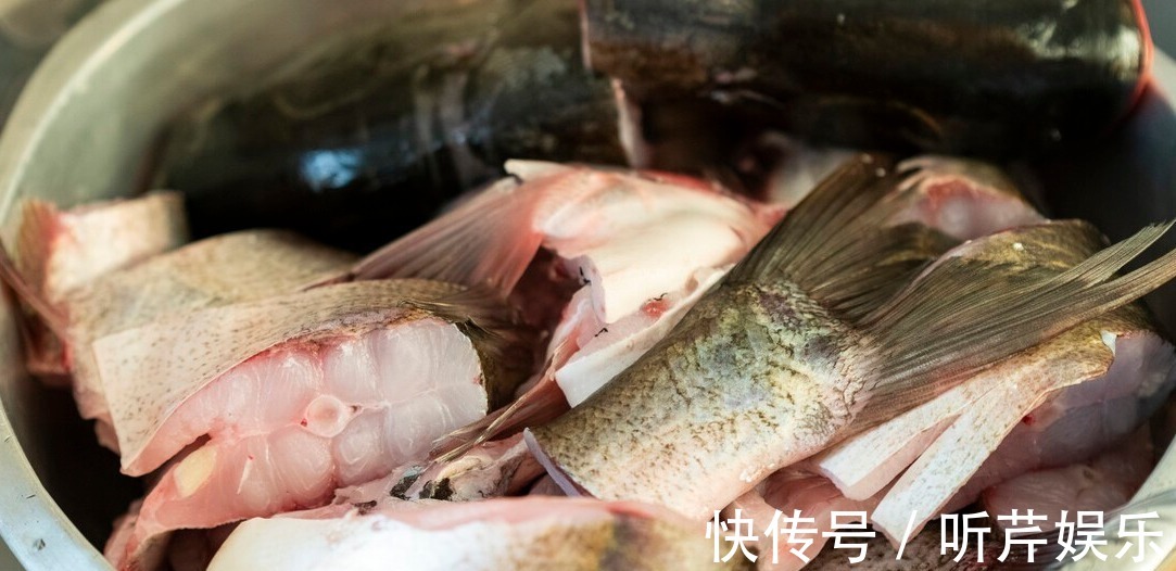 炖鱼去腥，放白酒还是料酒都不对，教您正确的做法，鲜嫩没腥味