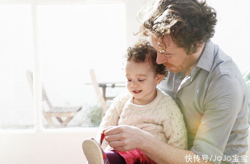 天气再冷,也别给孩子穿保暖内衣,冬季穿衣要注意两个原则