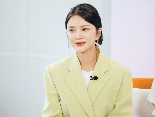 《婆妈2》宣传照，黄圣依侯佩岑张铎家都是三人合体，杜淳偏不同