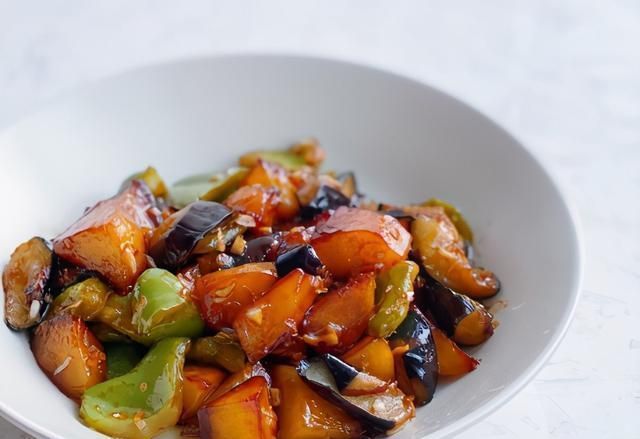 东北菜|东北菜地三鲜,学会1招,炸茄子不吸油更健康,学会不用点外卖了