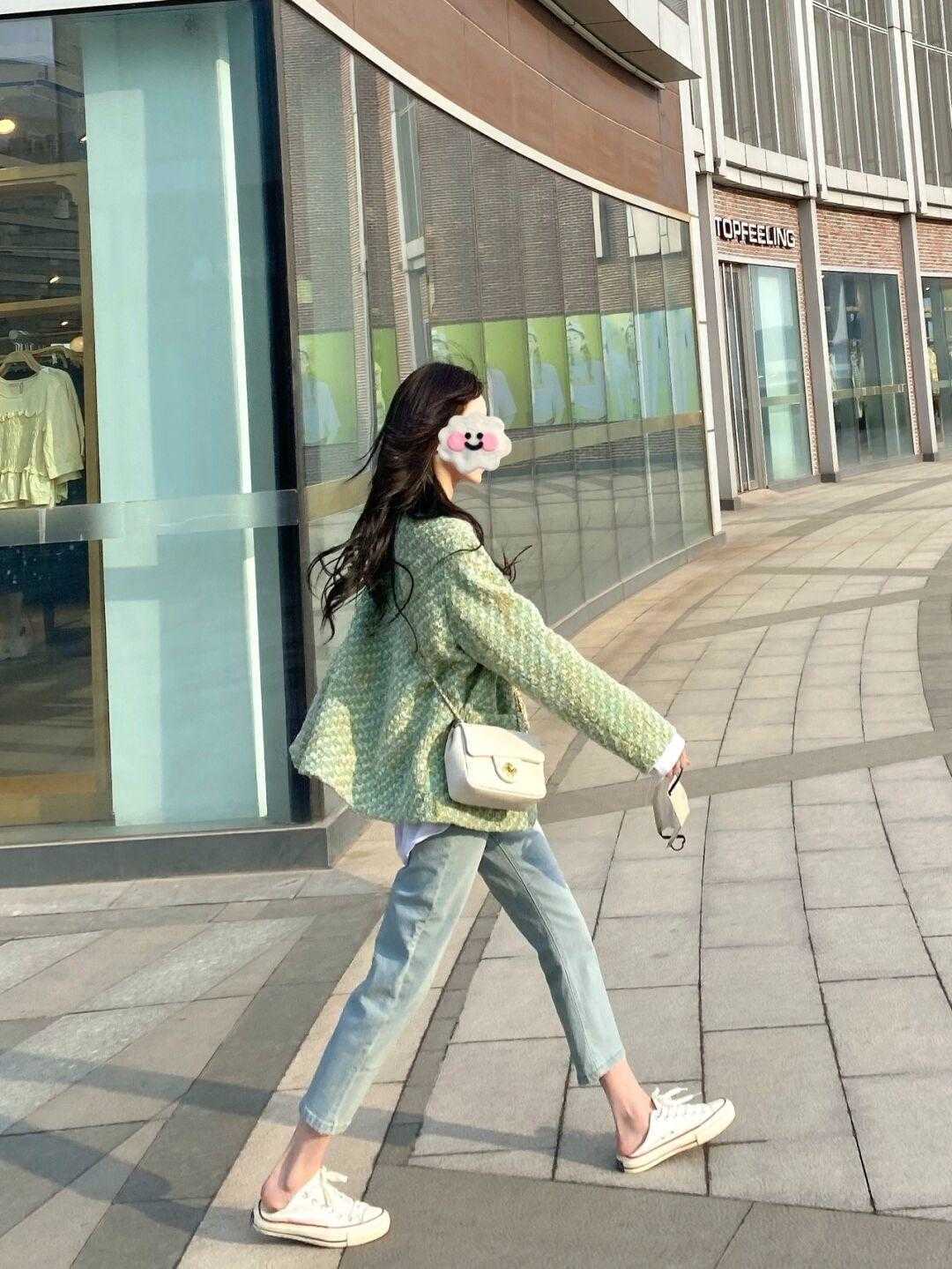 浅色系|初春选裤子,千万别错过这两种,轻盈遮肉还能增加女人味