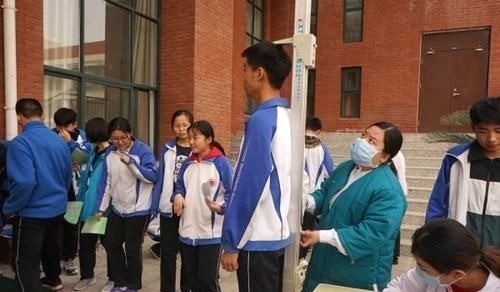 身高|孩子上初中,若出现这3个特征,身高可能已经“固定”,不长个了