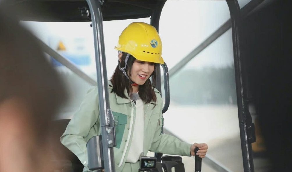 挖掘机|新一季《奔跑吧》全员挖掘机画风?baby宋雨琦都在,蔡徐坤缺席