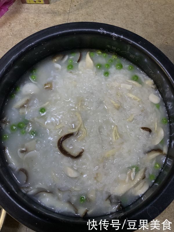 潮汕菌菇鸡肉粥你这么做，不怕你不上瘾
