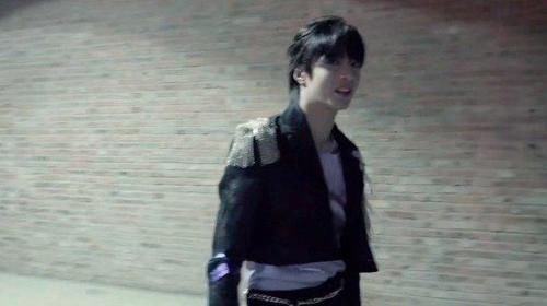 鼠标|刘耀文晒锁屏壁纸,手机显示时间恰好与宋亚轩有关,真秀呀