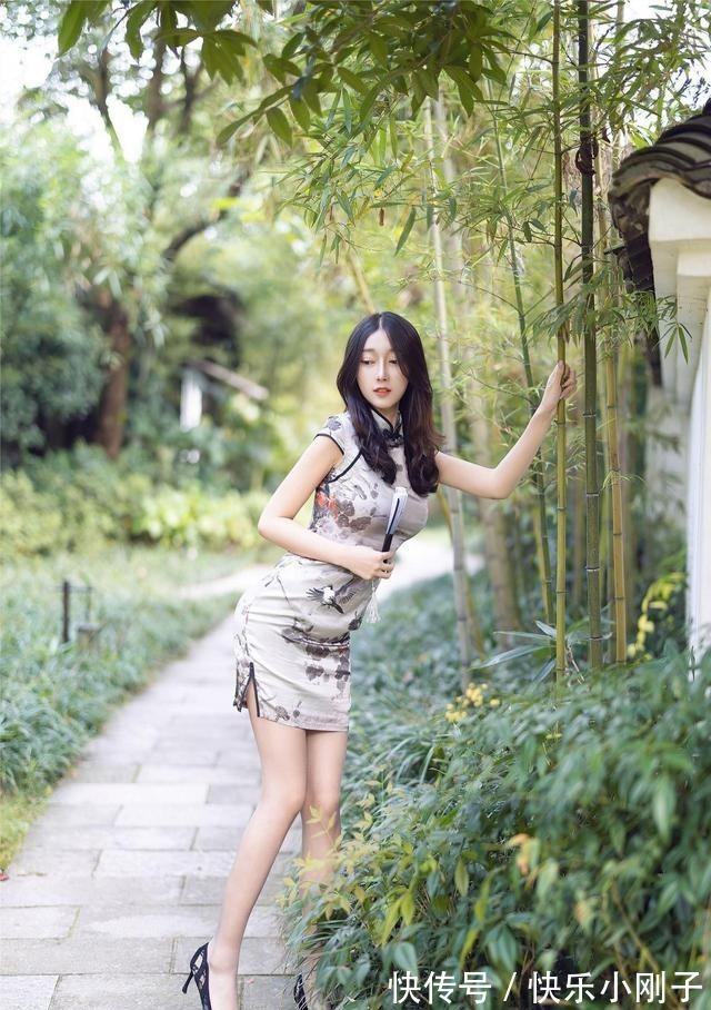 时尚|美女一身花鸟修身旗袍，委婉动人又不失时尚气质！