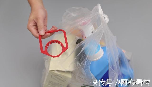 厨房|油桶提手我都要留着,放厨房和卫生间作用超棒,解决家里烦恼事