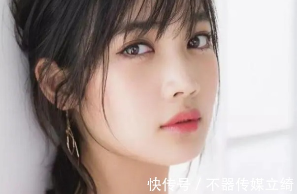 减龄|如何打造“伪素颜妆”?简单几步,妆容自然还减龄