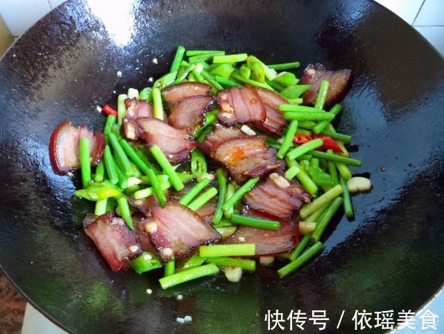 炒腊肉又干又硬？错在第1步，下锅前多做1步，香软有嚼劲，好吃