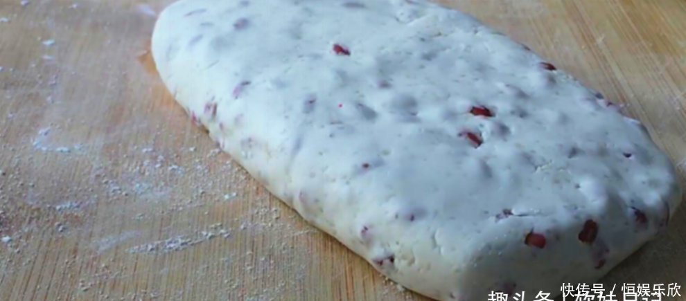  糯米别做糍粑了，加一碗红豆，孩子最喜欢了，吃上一次念念不忘