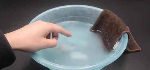 牙膏|牙膏加维生素E洗脸,解决了很多男人女人的困扰,看完涨知识了